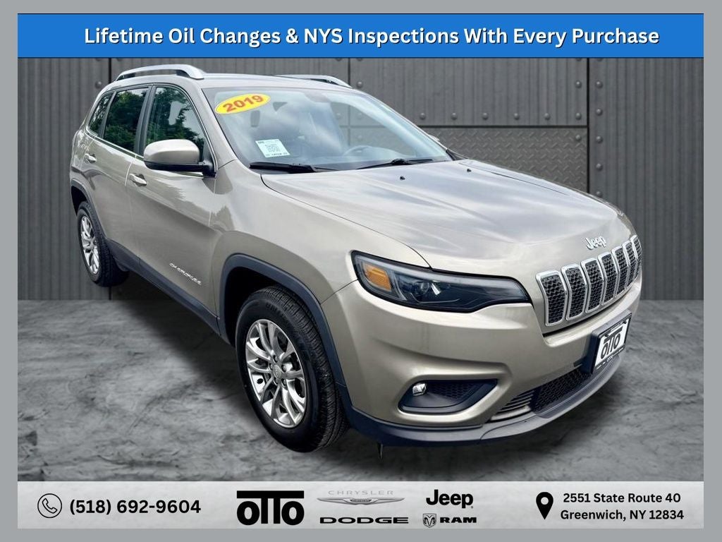 2019 Jeep Cherokee Latitude Plus 4x4 in Light Brownstone Pearlcoat — front three-quarter view