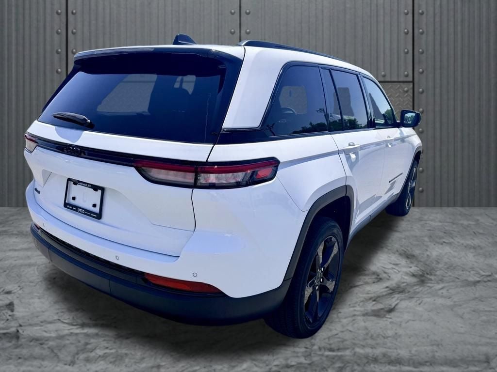 2023 Jeep Grand Cherokee — rear three-quarter view