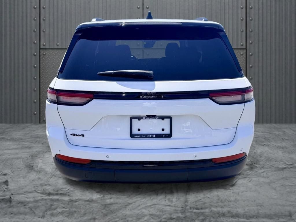 2023 Jeep Grand Cherokee — interior view