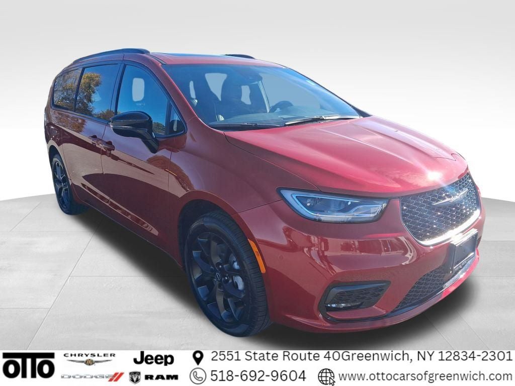2026 Chrysler Pacifica PACIFICA LIMITED AWD in Red Hot Pearl-Coat Exterior Paint — front three-quarter view